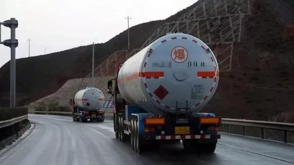 運費翻倍暴漲！四大運輸新規正式實施，貨車上高速成“奢侈品”？